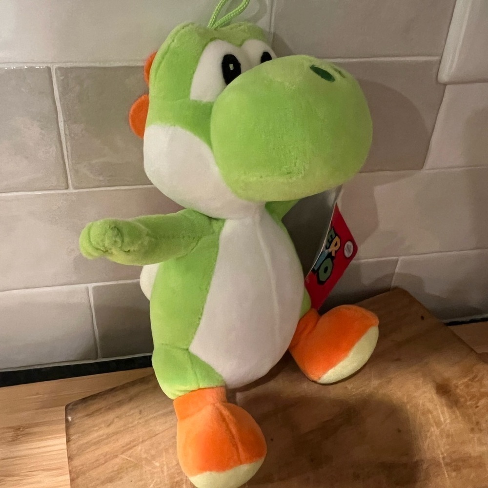 Super Mario Green Yoshi 8” Plush Good Stuff 2023 Nintendo New With Tags NWT - Picture 2 of 4